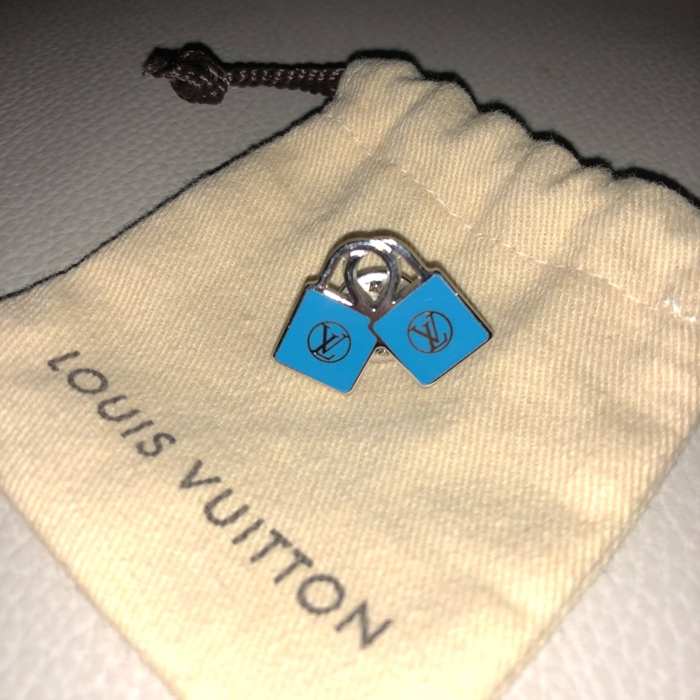 💯 Authentic Louis Vuitton UNICEF pin.
